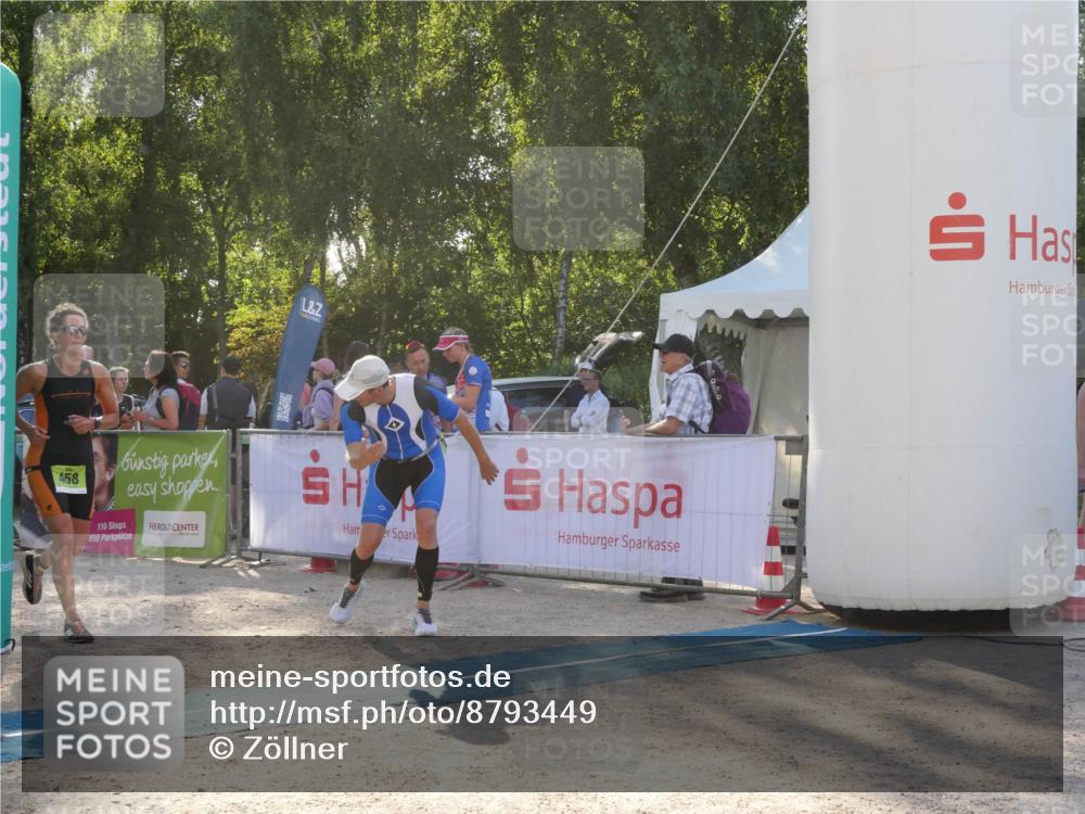 07.09.2025 - 19. Norderstedt Triathlon Zöllner http://msf.ph/oto/8793449 07.09.2025 16:37:03 Ziel 458, 1565, 1571 meine-sportfotos.de