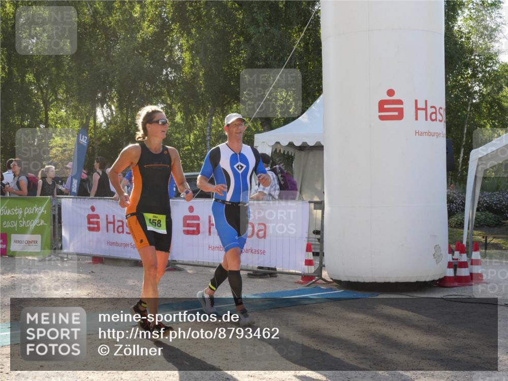 07.09.2025 - 19. Norderstedt Triathlon Zöllner http://msf.ph/oto/8793462 07.09.2025 16:37:04 Ziel 458, 1565, 1571 meine-sportfotos.de