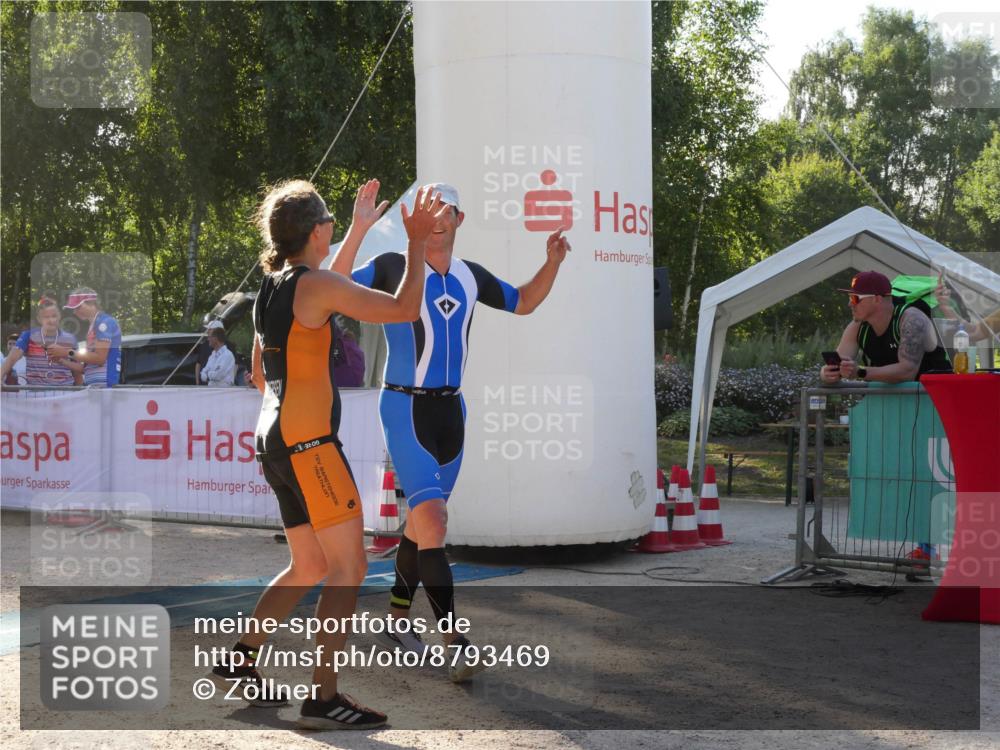 07.09.2025 - 19. Norderstedt Triathlon Zöllner http://msf.ph/oto/8793469 07.09.2025 16:37:05 Ziel 458, 1565, 1571 meine-sportfotos.de