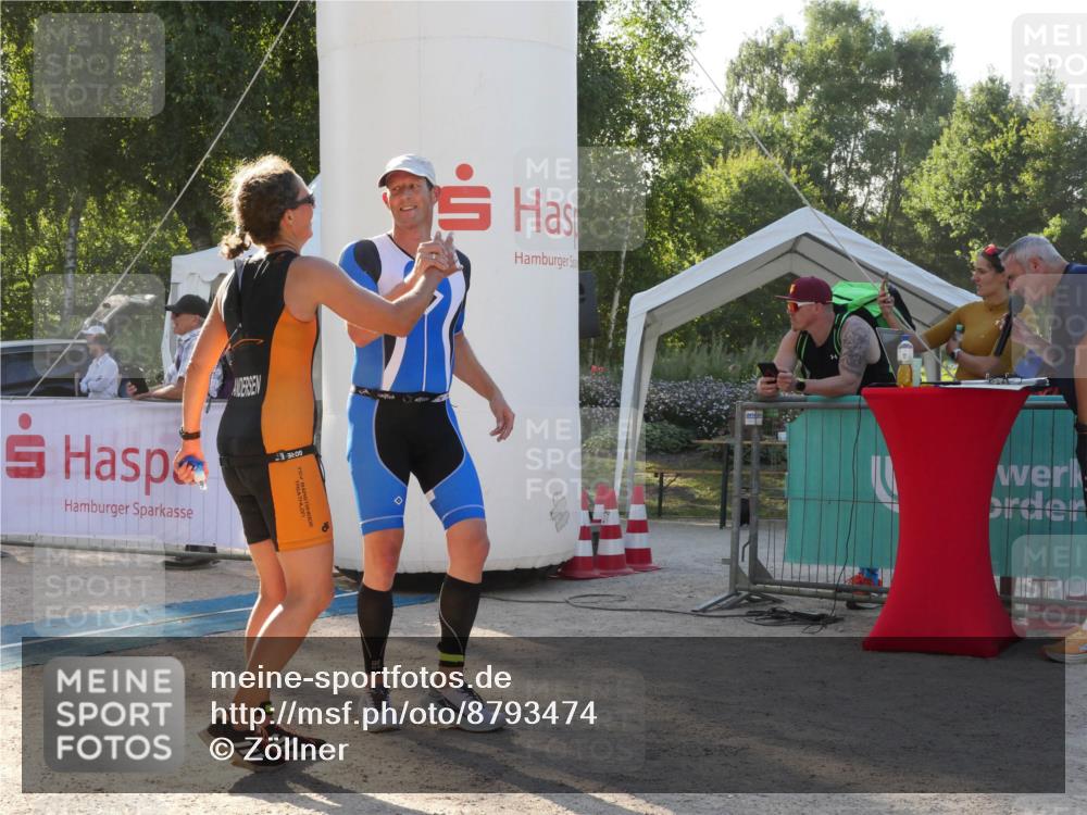 07.09.2025 - 19. Norderstedt Triathlon Zöllner http://msf.ph/oto/8793474 07.09.2025 16:37:06 Ziel 458, 1565, 1571 meine-sportfotos.de