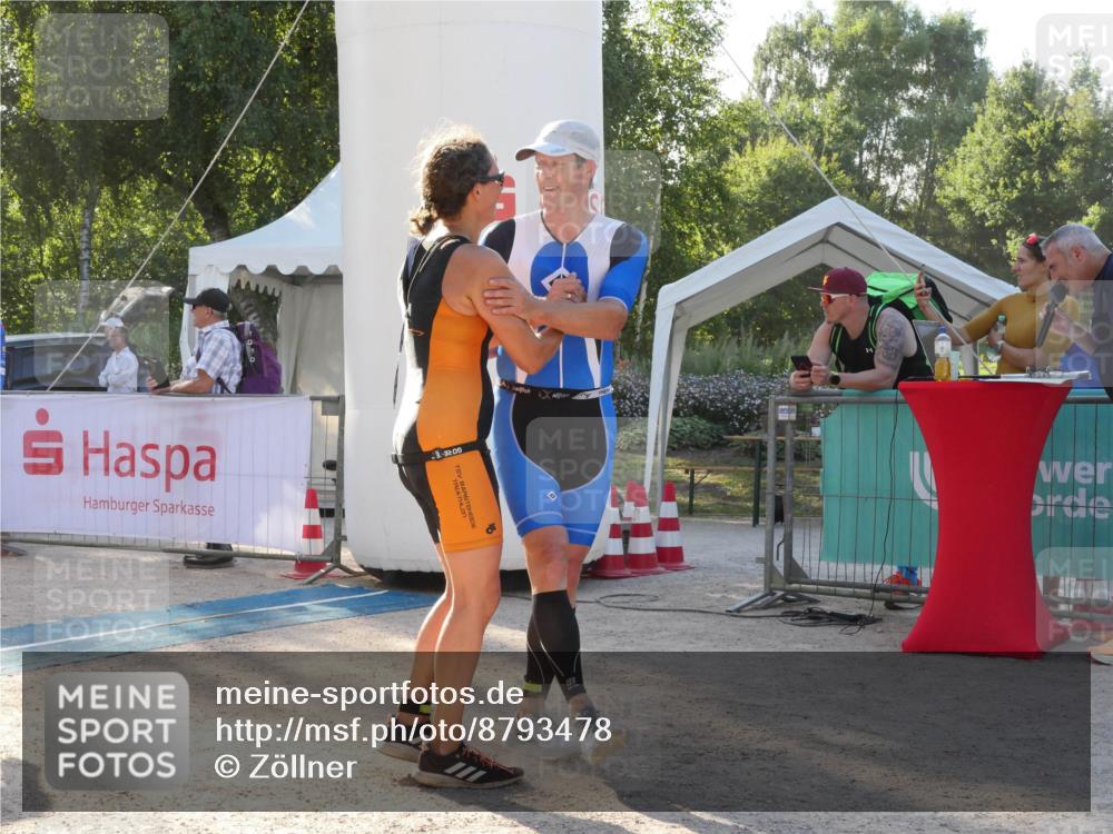 07.09.2025 - 19. Norderstedt Triathlon Zöllner http://msf.ph/oto/8793478 07.09.2025 16:37:06 Ziel 458, 1565, 1571 meine-sportfotos.de