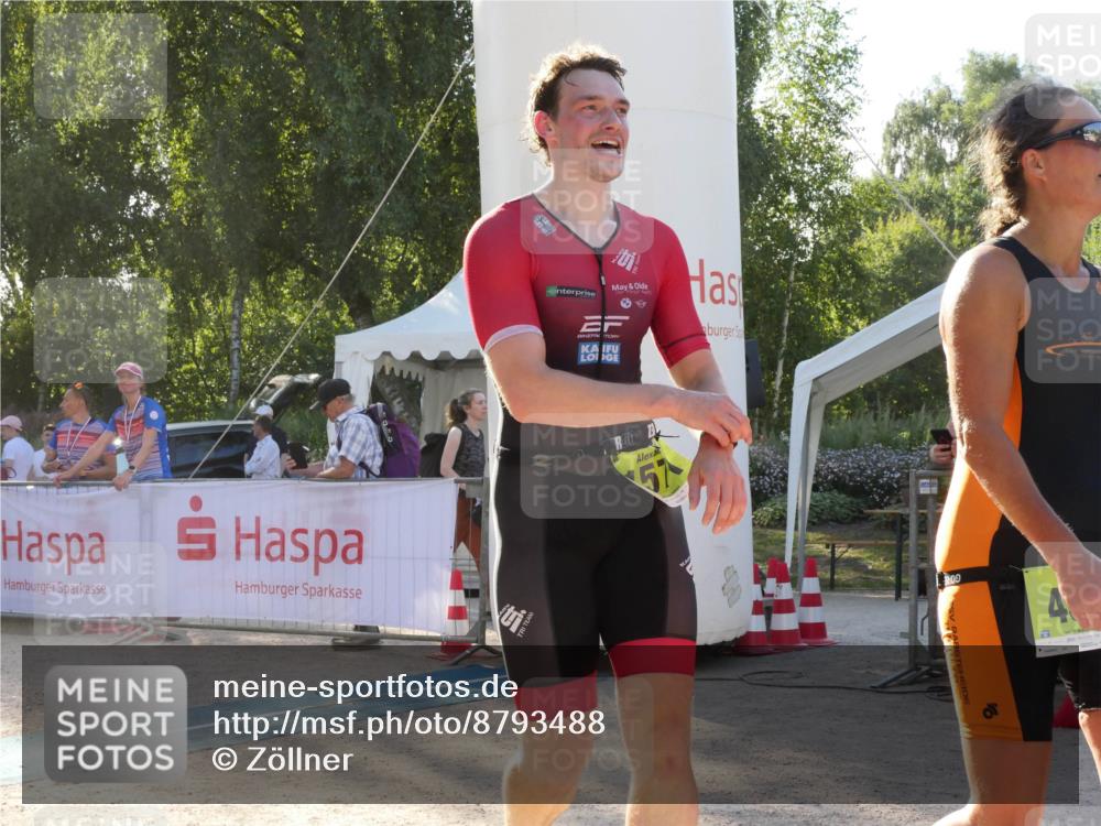 07.09.2025 - 19. Norderstedt Triathlon Zöllner http://msf.ph/oto/8793488 07.09.2025 16:37:09 Ziel 458, 1495, 1565, 1571 meine-sportfotos.de