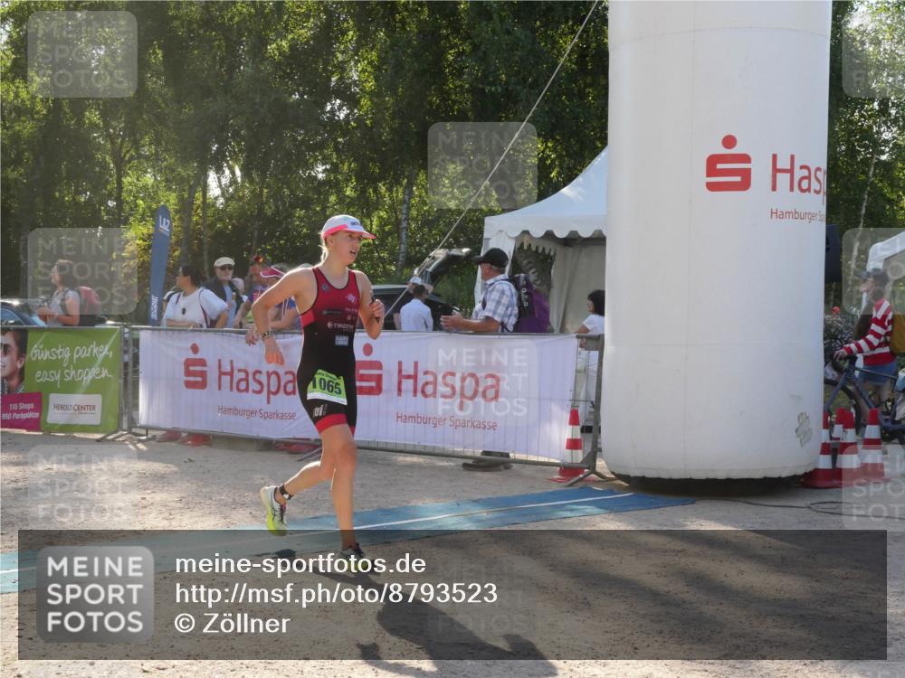 07.09.2025 - 19. Norderstedt Triathlon Zöllner http://msf.ph/oto/8793523 07.09.2025 16:37:20 Ziel 530, 1065, 1495 meine-sportfotos.de