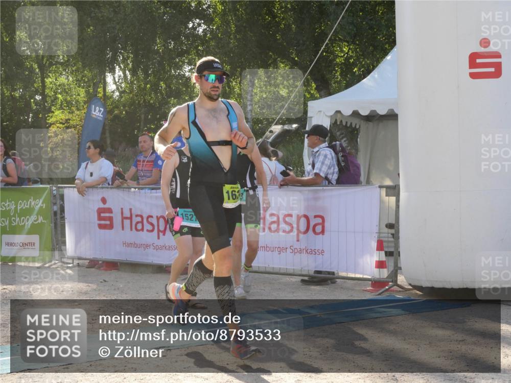 07.09.2025 - 19. Norderstedt Triathlon Zöllner http://msf.ph/oto/8793533 07.09.2025 16:37:28 Ziel 1527, 1533, 1591, 1624 meine-sportfotos.de