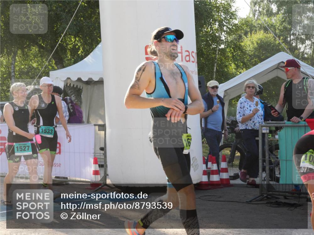 07.09.2025 - 19. Norderstedt Triathlon Zöllner http://msf.ph/oto/8793539 07.09.2025 16:37:29 Ziel 1527, 1533, 1591, 1624 meine-sportfotos.de