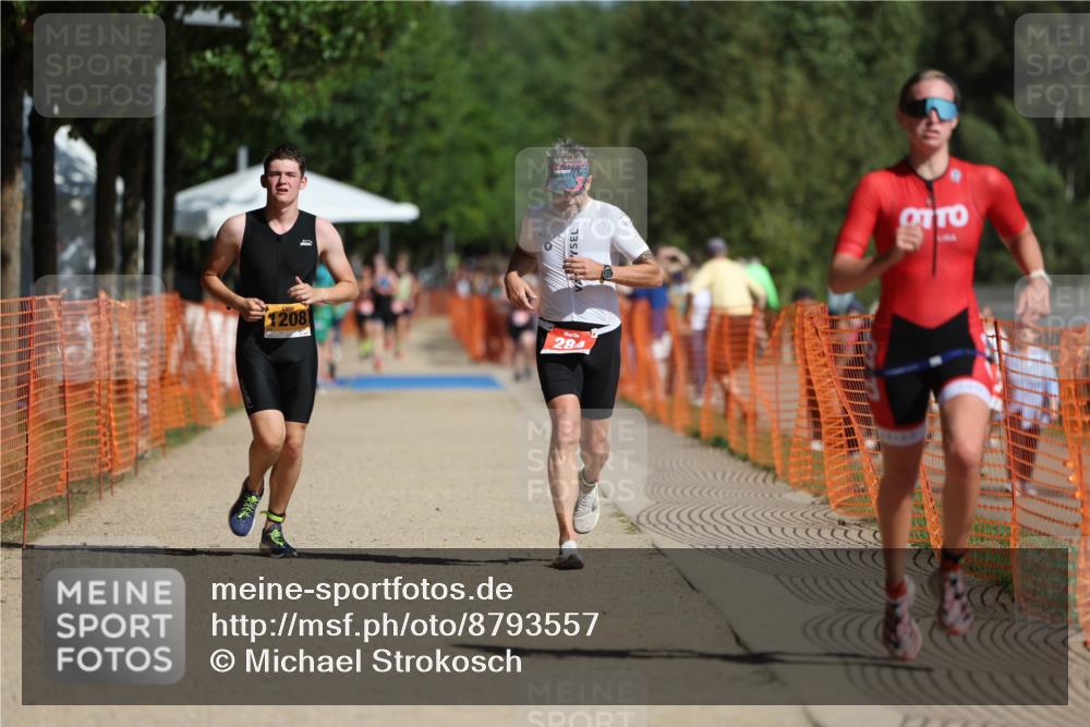 07.09.2025 - 19. Norderstedt Triathlon Michael Strokosch http://msf.ph/oto/8793557 07.09.2025 11:48:44 Laufen 231, 284, 1208 meine-sportfotos.de