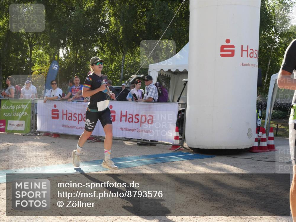 07.09.2025 - 19. Norderstedt Triathlon Zöllner http://msf.ph/oto/8793576 07.09.2025 16:37:43 Ziel 1051, 1610 meine-sportfotos.de
