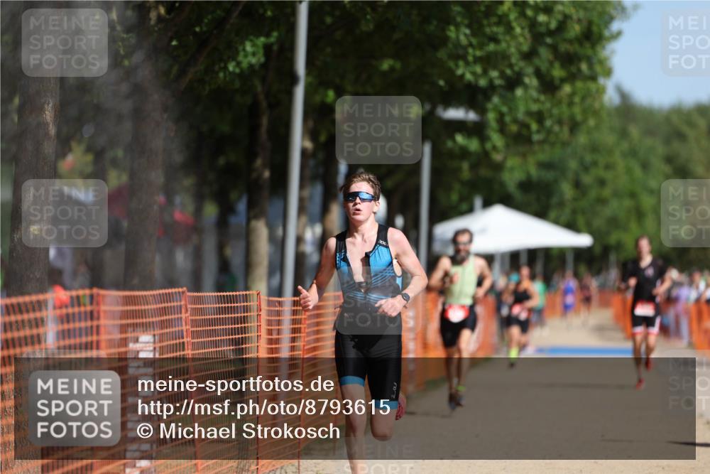 07.09.2025 - 19. Norderstedt Triathlon Michael Strokosch http://msf.ph/oto/8793615 07.09.2025 11:48:58 Laufen 196, 1171, 1394 meine-sportfotos.de