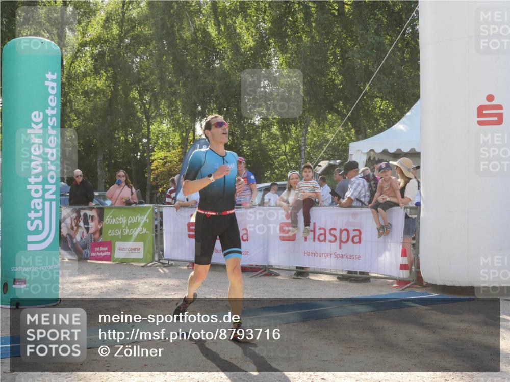 07.09.2025 - 19. Norderstedt Triathlon Zöllner http://msf.ph/oto/8793716 07.09.2025 16:39:01 Ziel 1070, 1625 meine-sportfotos.de