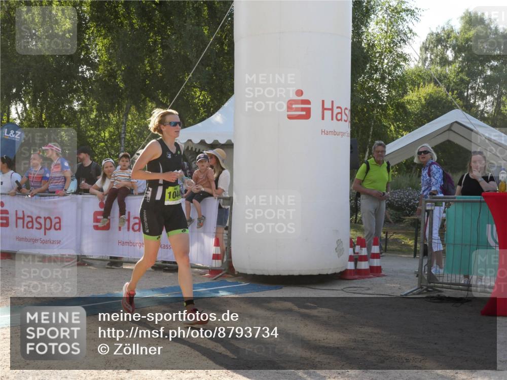 07.09.2025 - 19. Norderstedt Triathlon Zöllner http://msf.ph/oto/8793734 07.09.2025 16:39:07 Ziel 1044 meine-sportfotos.de