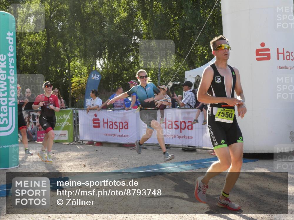 07.09.2025 - 19. Norderstedt Triathlon Zöllner http://msf.ph/oto/8793748 07.09.2025 16:39:34 Ziel 1060, 1067, 1073, 1105, 1550 meine-sportfotos.de
