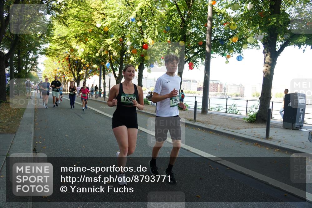 07.09.2025 - BARMER Alsterlauf Yannick Fuchs http://msf.ph/oto/8793771 07.09.2025 11:41:27 Laufen 1249, 1252 meine-sportfotos.de