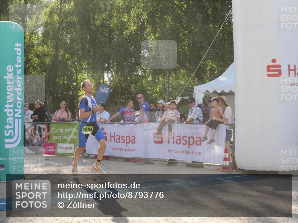 07.09.2025 - 19. Norderstedt Triathlon Zöllner http://msf.ph/oto/8793776 07.09.2025 16:39:42 Ziel 1067, 1564 meine-sportfotos.de