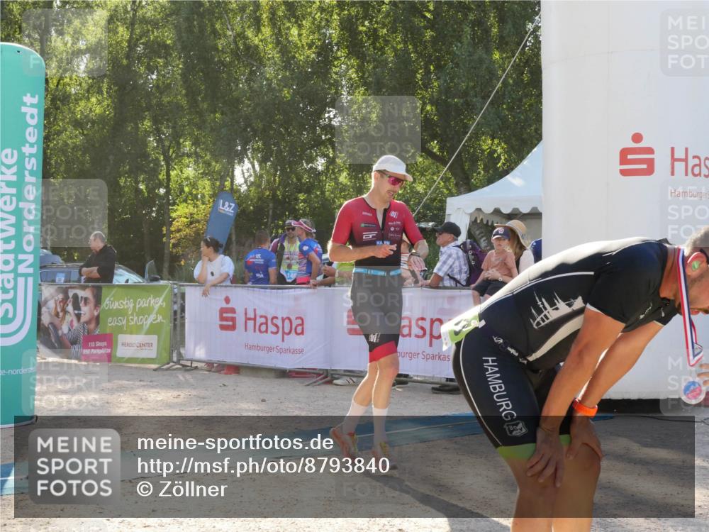 07.09.2025 - 19. Norderstedt Triathlon Zöllner http://msf.ph/oto/8793840 07.09.2025 16:40:46 Ziel 1403, 1553, 1573 meine-sportfotos.de