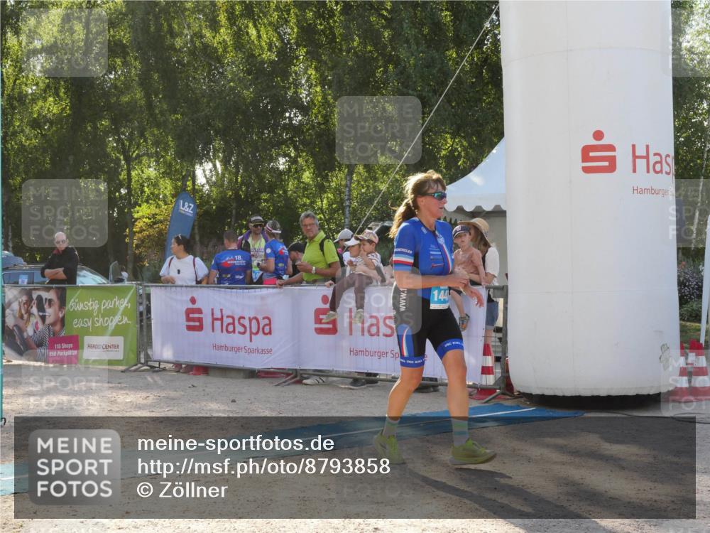 07.09.2025 - 19. Norderstedt Triathlon Zöllner http://msf.ph/oto/8793858 07.09.2025 16:40:53 Ziel 1403, 1447, 1614 meine-sportfotos.de