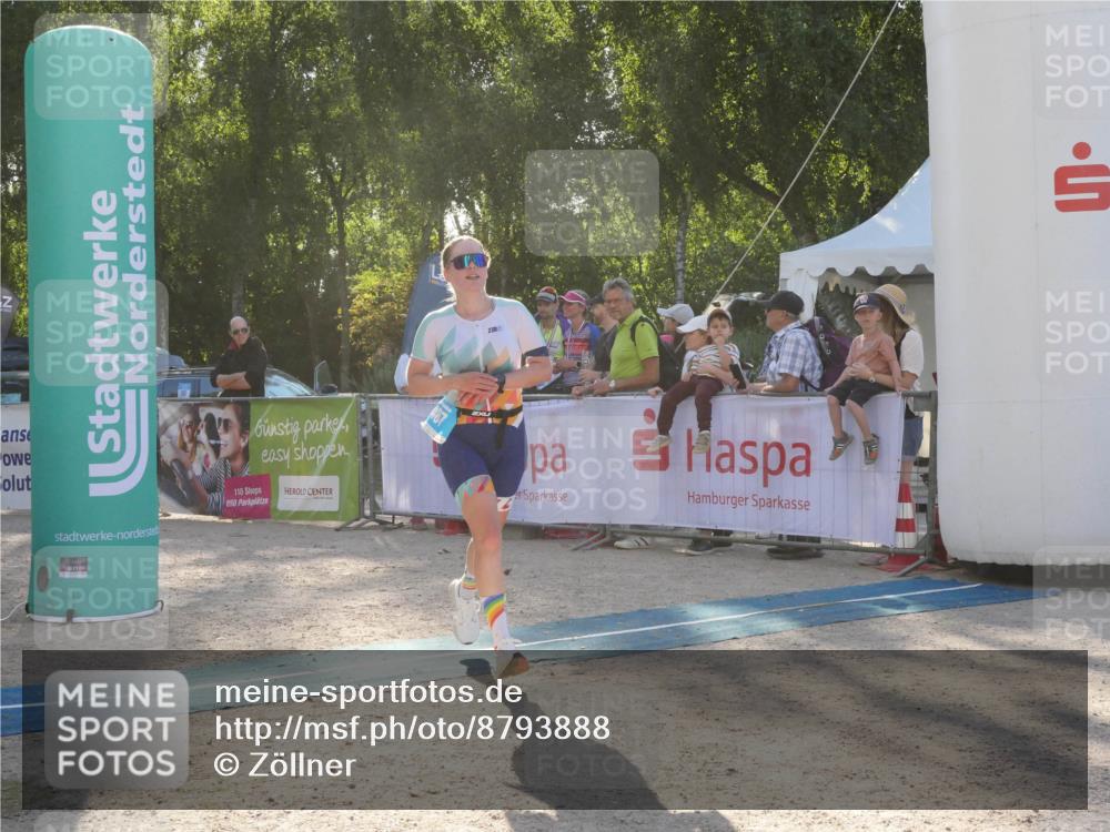 07.09.2025 - 19. Norderstedt Triathlon Zöllner http://msf.ph/oto/8793888 07.09.2025 16:41:08 Ziel 407, 1054 meine-sportfotos.de