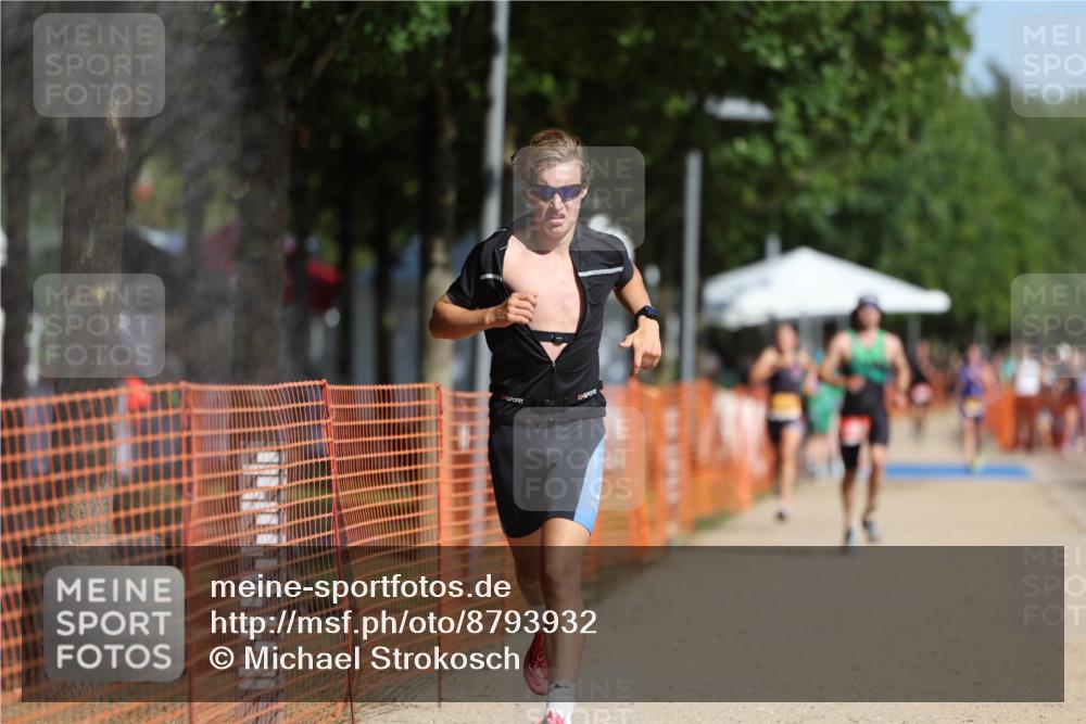 07.09.2025 - 19. Norderstedt Triathlon Michael Strokosch http://msf.ph/oto/8793932 07.09.2025 11:49:44 Laufen 770, 1184, 1383 meine-sportfotos.de