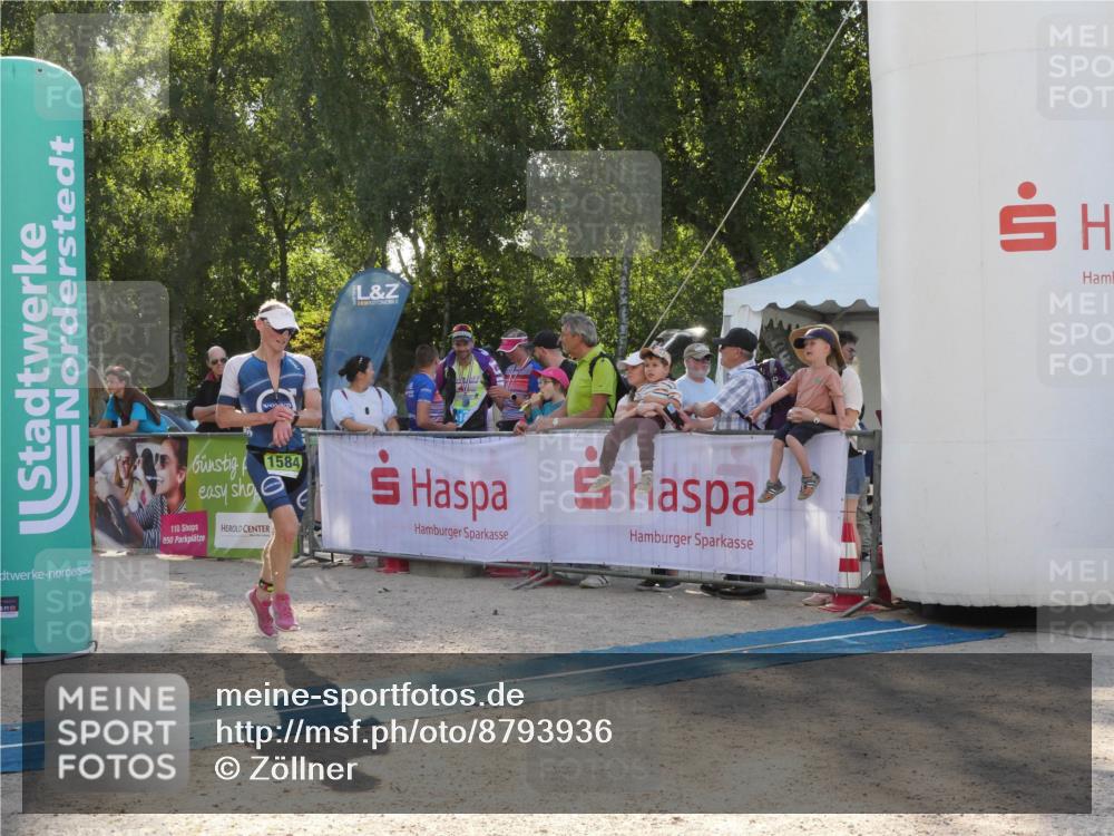 07.09.2025 - 19. Norderstedt Triathlon Zöllner http://msf.ph/oto/8793936 07.09.2025 16:41:52 Ziel 1584, 1595 meine-sportfotos.de