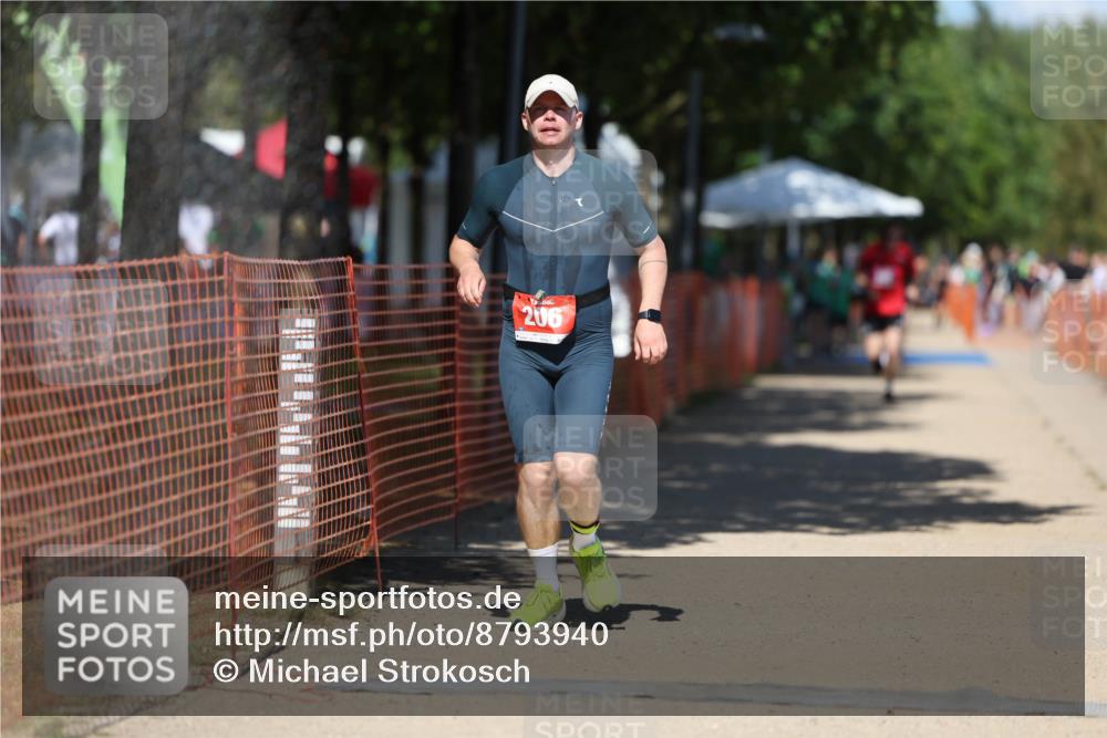 07.09.2025 - 19. Norderstedt Triathlon Michael Strokosch http://msf.ph/oto/8793940 07.09.2025 13:45:24 Laufen 193, 206 meine-sportfotos.de