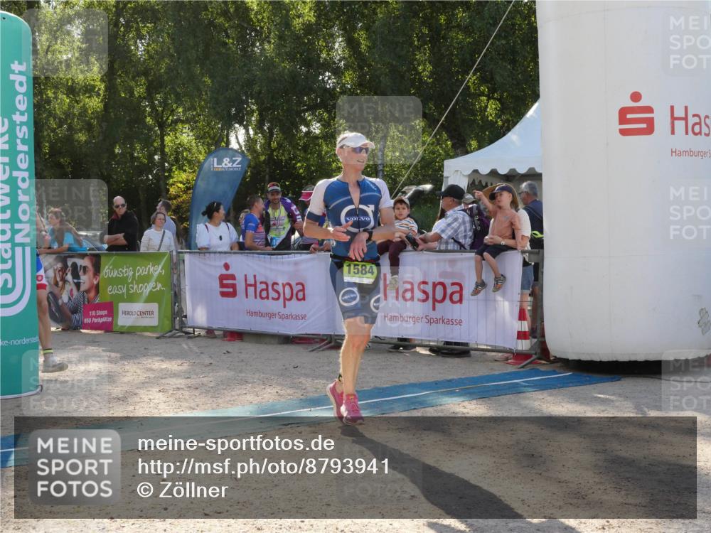 07.09.2025 - 19. Norderstedt Triathlon Zöllner http://msf.ph/oto/8793941 07.09.2025 16:41:53 Ziel 1584, 1595 meine-sportfotos.de