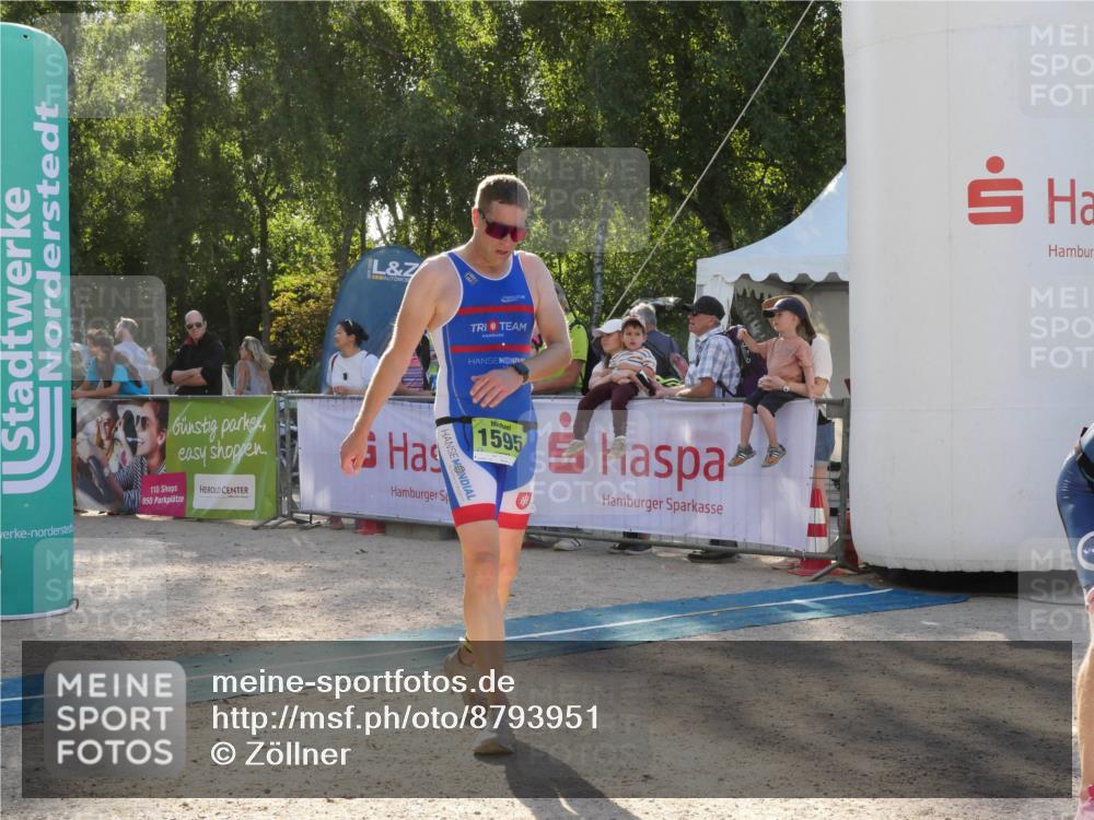 07.09.2025 - 19. Norderstedt Triathlon Zöllner http://msf.ph/oto/8793951 07.09.2025 16:41:55 Ziel 1584, 1595 meine-sportfotos.de