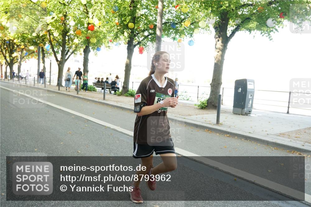 07.09.2025 - BARMER Alsterlauf Yannick Fuchs http://msf.ph/oto/8793962 07.09.2025 11:41:39 Laufen 8, 6 meine-sportfotos.de
