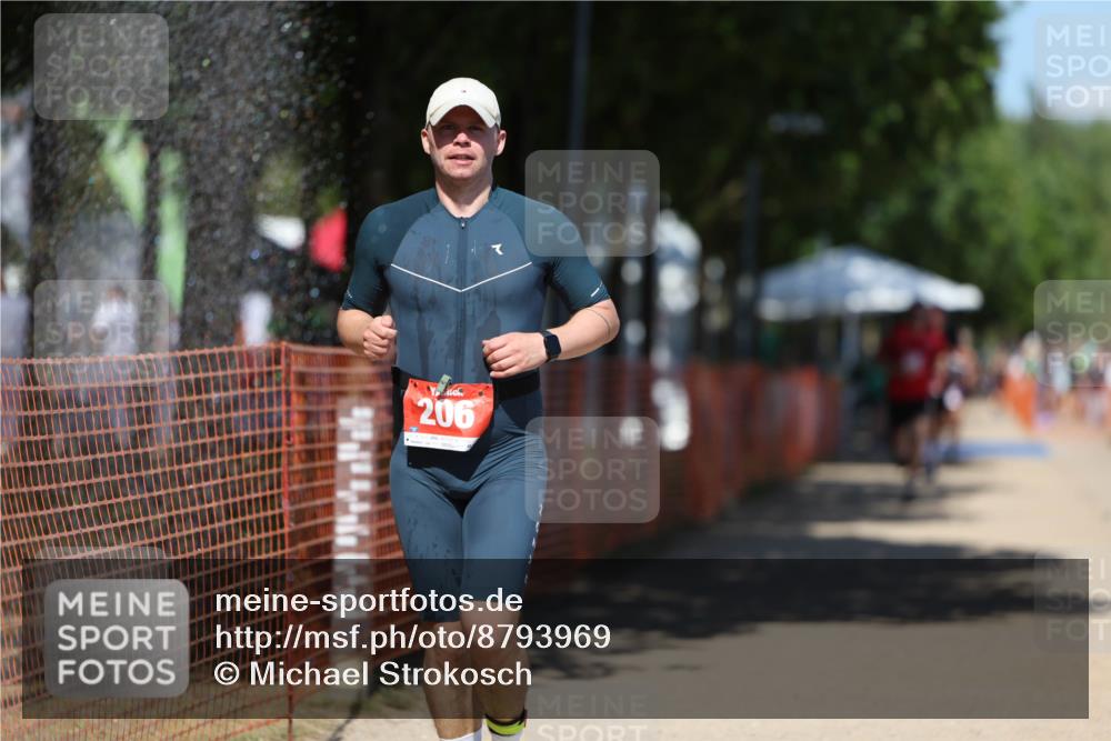 07.09.2025 - 19. Norderstedt Triathlon Michael Strokosch http://msf.ph/oto/8793969 07.09.2025 13:45:26 Laufen 206 meine-sportfotos.de