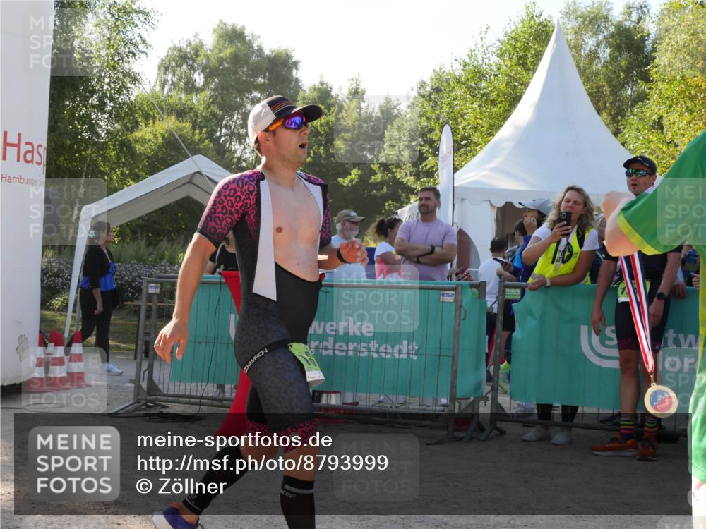 07.09.2025 - 19. Norderstedt Triathlon Zöllner http://msf.ph/oto/8793999 07.09.2025 16:42:33 Ziel 532, 1612 meine-sportfotos.de