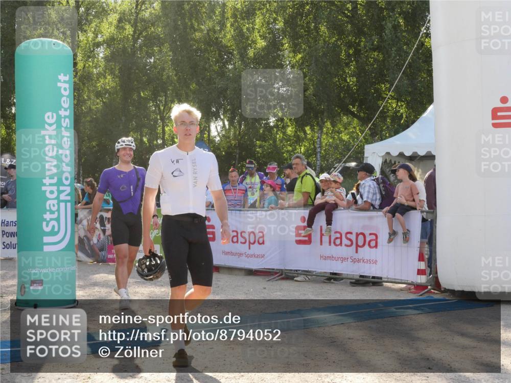 07.09.2025 - 19. Norderstedt Triathlon Zöllner http://msf.ph/oto/8794052 07.09.2025 16:43:23 Ziel 430, 1545, 1546, 1586 meine-sportfotos.de