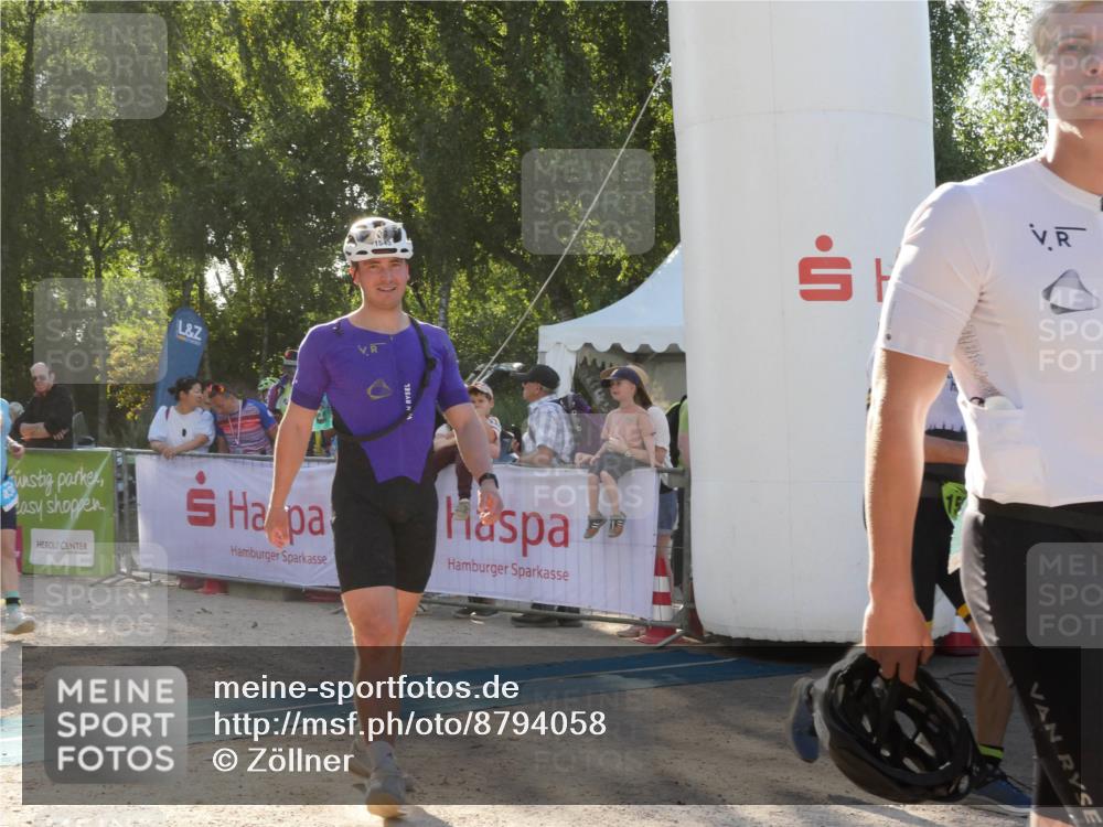 07.09.2025 - 19. Norderstedt Triathlon Zöllner http://msf.ph/oto/8794058 07.09.2025 16:43:26 Ziel 430, 1063, 1422, 1545, 1546, 1586 meine-sportfotos.de