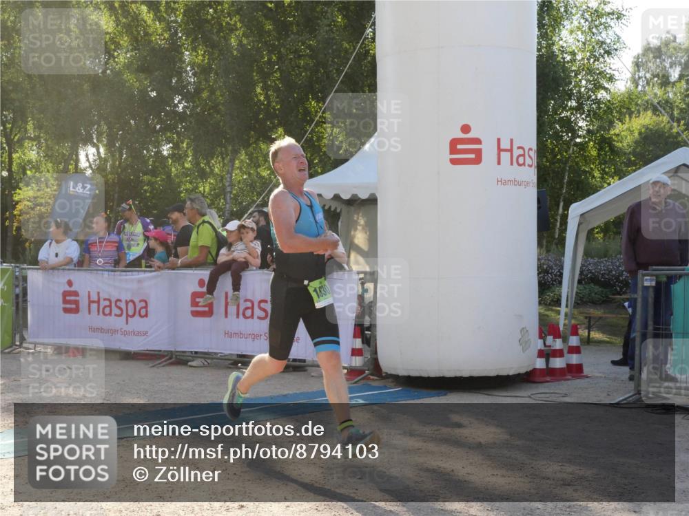 07.09.2025 - 19. Norderstedt Triathlon Zöllner http://msf.ph/oto/8794103 07.09.2025 16:43:40 Ziel 1549, 1577, 1630 meine-sportfotos.de