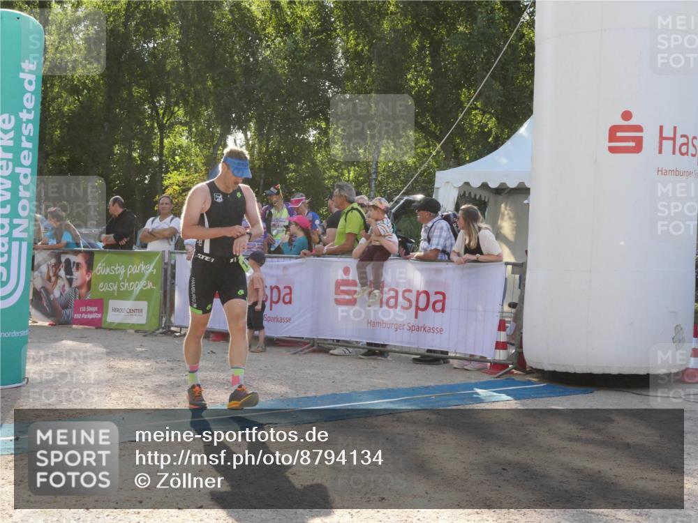 07.09.2025 - 19. Norderstedt Triathlon Zöllner http://msf.ph/oto/8794134 07.09.2025 16:43:52 Ziel 1097, 1486, 1555 meine-sportfotos.de
