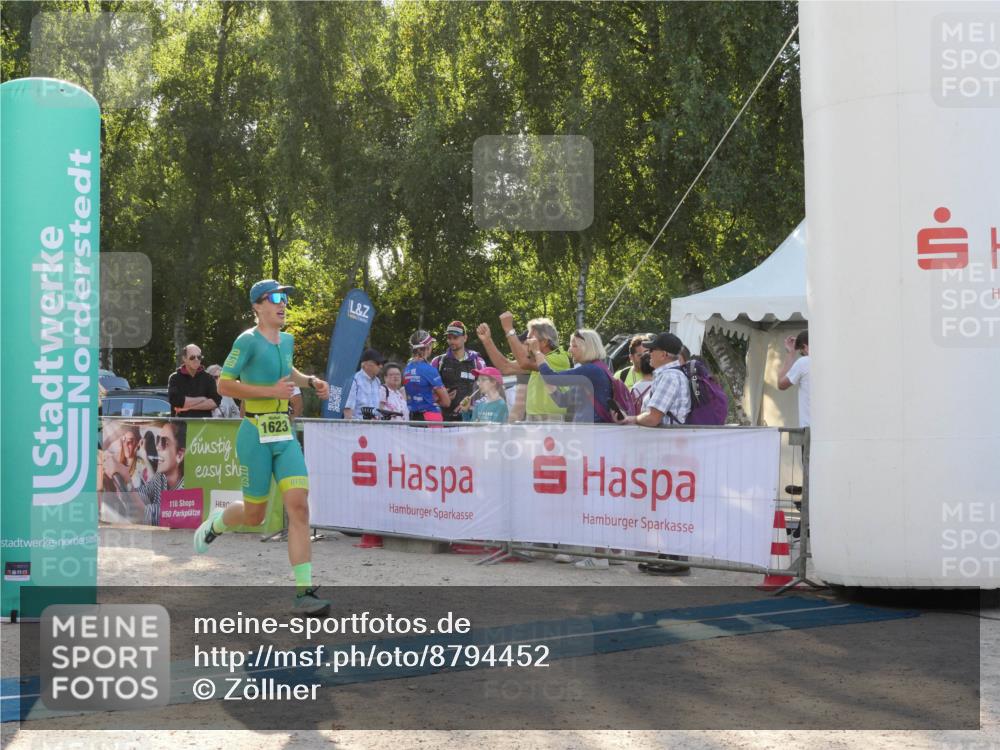 07.09.2025 - 19. Norderstedt Triathlon Zöllner http://msf.ph/oto/8794452 07.09.2025 16:48:01 Ziel 1489, 1623, 1628 meine-sportfotos.de