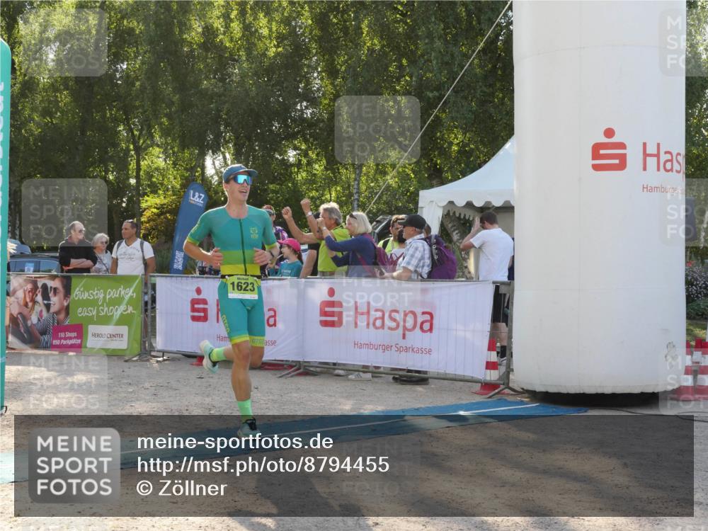 07.09.2025 - 19. Norderstedt Triathlon Zöllner http://msf.ph/oto/8794455 07.09.2025 16:48:01 Ziel 1489, 1623, 1628 meine-sportfotos.de