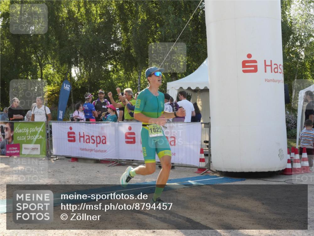 07.09.2025 - 19. Norderstedt Triathlon Zöllner http://msf.ph/oto/8794457 07.09.2025 16:48:02 Ziel 1489, 1623, 1628 meine-sportfotos.de