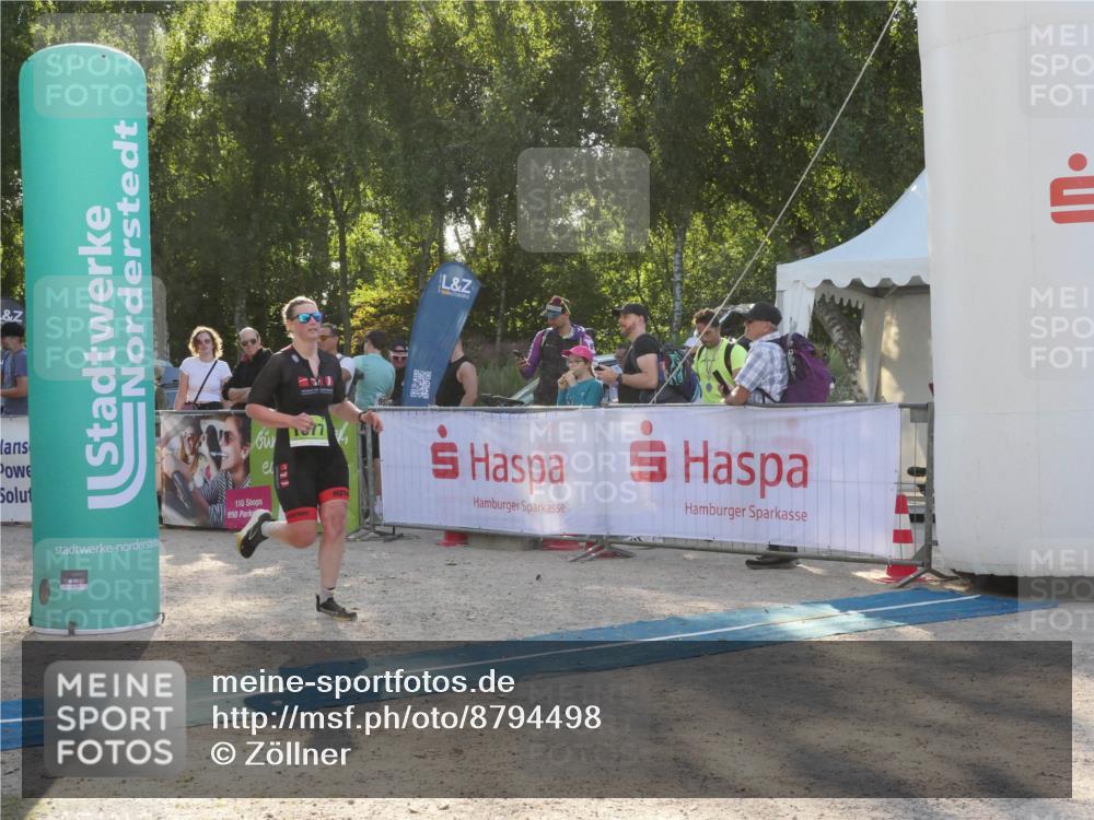07.09.2025 - 19. Norderstedt Triathlon Zöllner http://msf.ph/oto/8794498 07.09.2025 16:48:49 Ziel 1077, 1093 meine-sportfotos.de