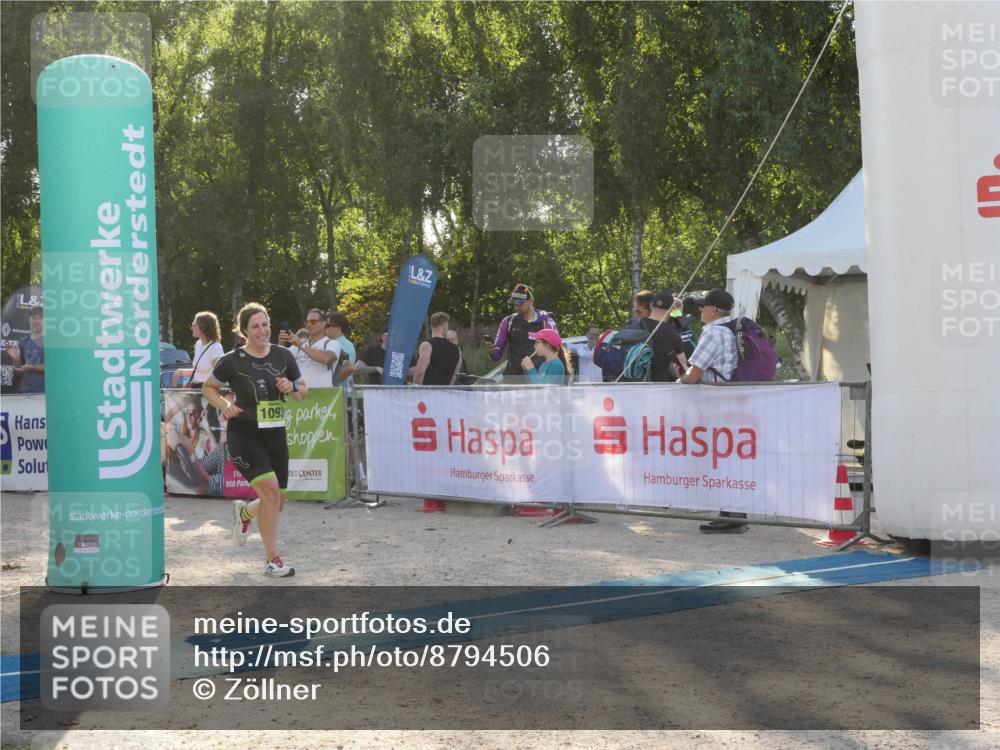 07.09.2025 - 19. Norderstedt Triathlon Zöllner http://msf.ph/oto/8794506 07.09.2025 16:48:52 Ziel 1077, 1093 meine-sportfotos.de