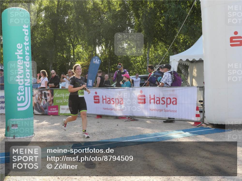 07.09.2025 - 19. Norderstedt Triathlon Zöllner http://msf.ph/oto/8794509 07.09.2025 16:48:52 Ziel 1077, 1093 meine-sportfotos.de