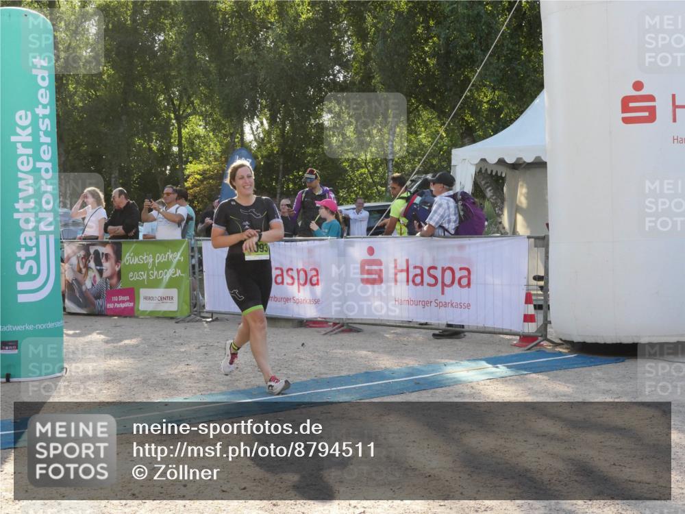 07.09.2025 - 19. Norderstedt Triathlon Zöllner http://msf.ph/oto/8794511 07.09.2025 16:48:52 Ziel 1077, 1093 meine-sportfotos.de