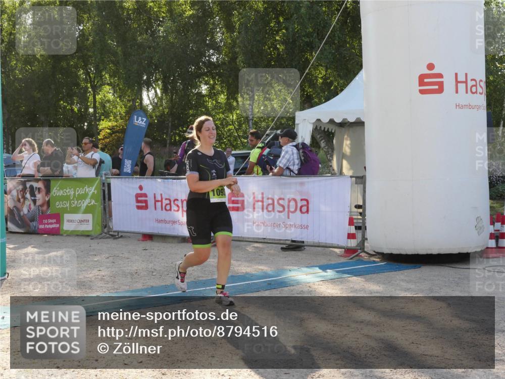07.09.2025 - 19. Norderstedt Triathlon Zöllner http://msf.ph/oto/8794516 07.09.2025 16:48:53 Ziel 467, 1077, 1093 meine-sportfotos.de