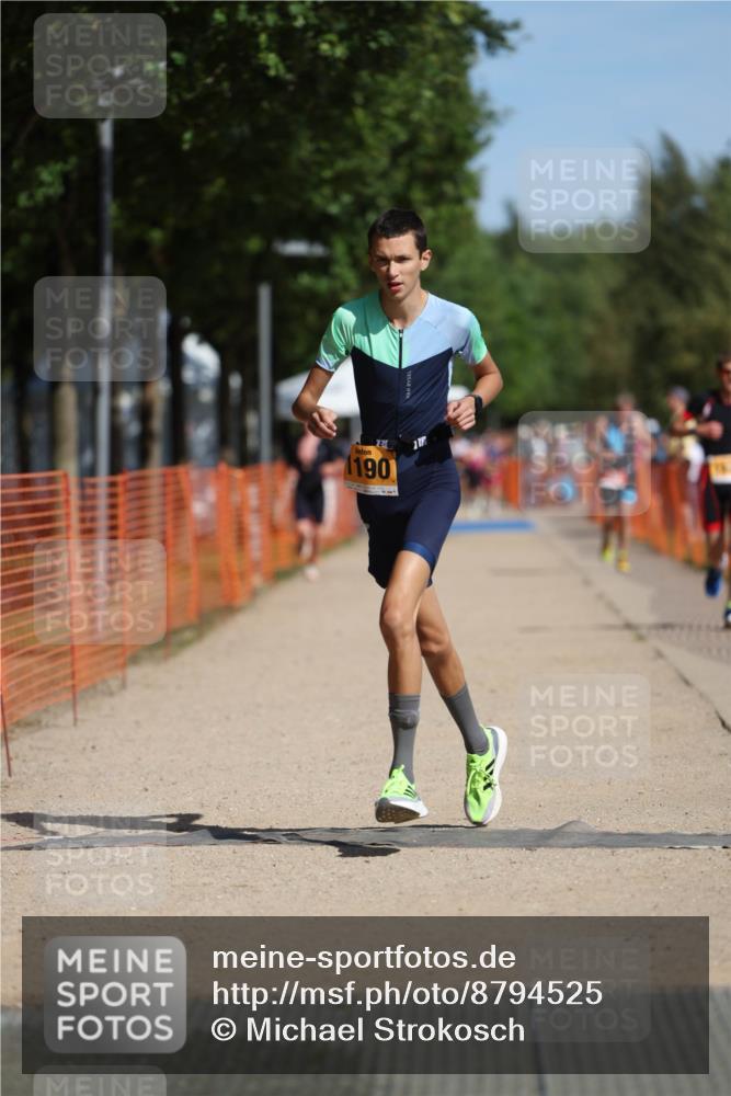07.09.2025 - 19. Norderstedt Triathlon Michael Strokosch http://msf.ph/oto/8794525 07.09.2025 11:51:13 Laufen 1190, 1198, 1207 meine-sportfotos.de