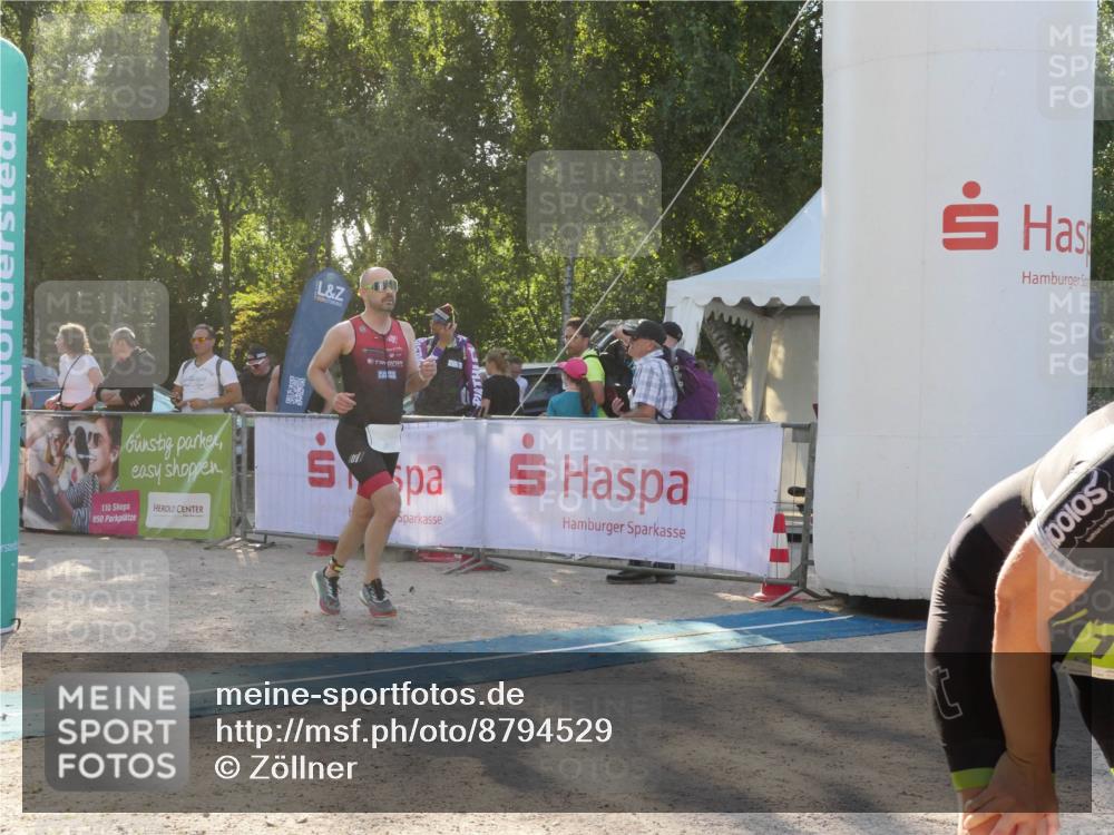 07.09.2025 - 19. Norderstedt Triathlon Zöllner http://msf.ph/oto/8794529 07.09.2025 16:49:00 Ziel 467, 1575 meine-sportfotos.de