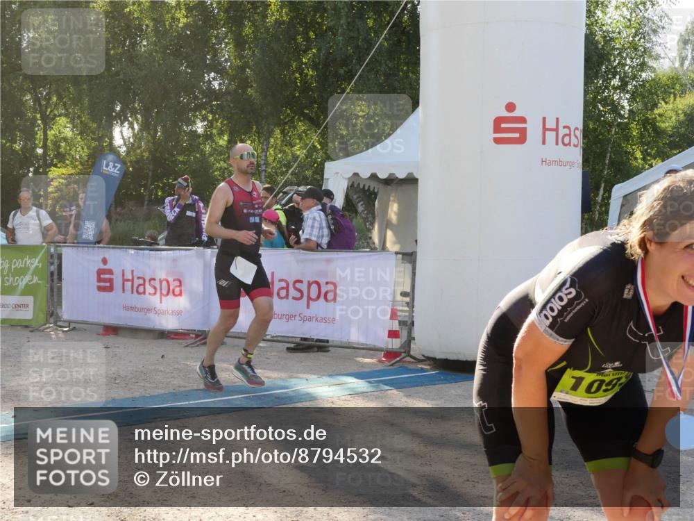 07.09.2025 - 19. Norderstedt Triathlon Zöllner http://msf.ph/oto/8794532 07.09.2025 16:49:01 Ziel 399, 467, 1575 meine-sportfotos.de