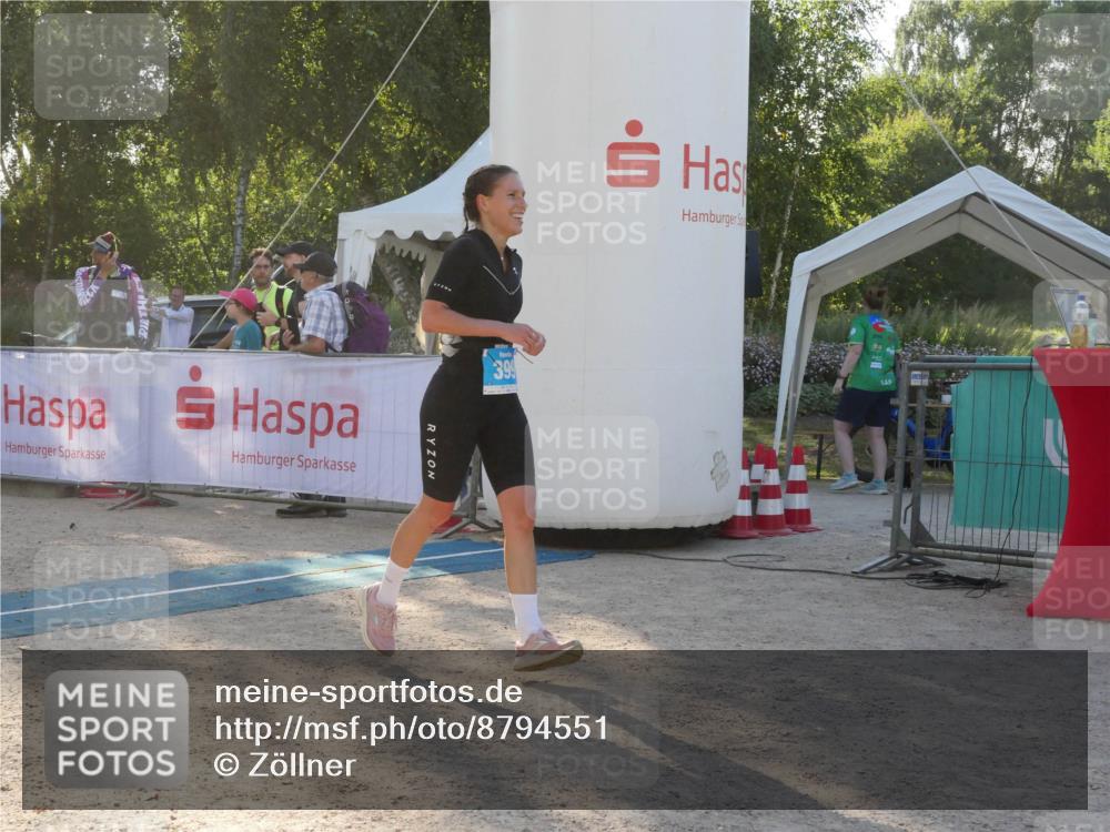 07.09.2025 - 19. Norderstedt Triathlon Zöllner http://msf.ph/oto/8794551 07.09.2025 16:49:07 Ziel 399, 1575, 1589 meine-sportfotos.de