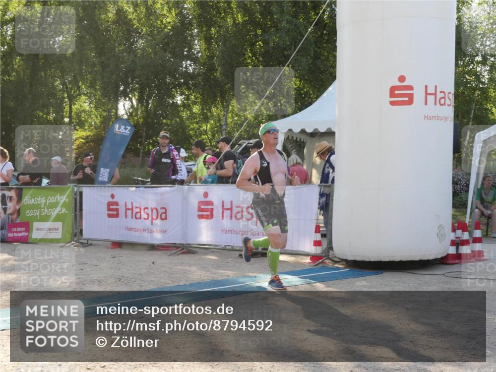 07.09.2025 - 19. Norderstedt Triathlon Zöllner http://msf.ph/oto/8794592 07.09.2025 16:49:20 Ziel 1053, 1103, 1551 meine-sportfotos.de
