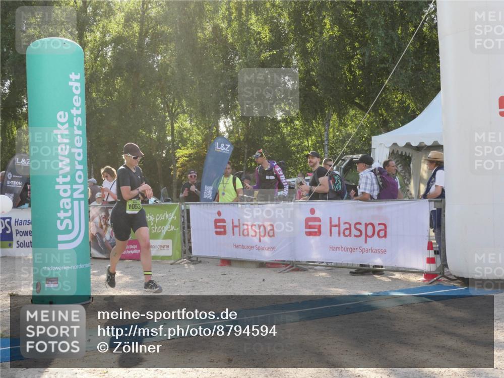 07.09.2025 - 19. Norderstedt Triathlon Zöllner http://msf.ph/oto/8794594 07.09.2025 16:49:23 Ziel 1053, 1551, 1588 meine-sportfotos.de