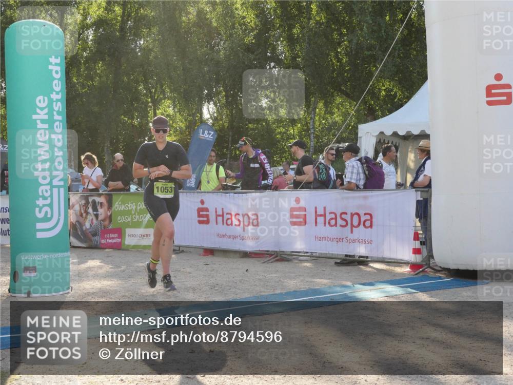 07.09.2025 - 19. Norderstedt Triathlon Zöllner http://msf.ph/oto/8794596 07.09.2025 16:49:24 Ziel 1053, 1551, 1588 meine-sportfotos.de