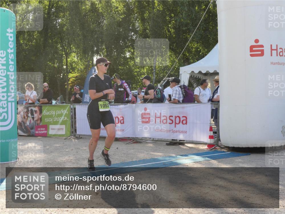 07.09.2025 - 19. Norderstedt Triathlon Zöllner http://msf.ph/oto/8794600 07.09.2025 16:49:24 Ziel 1053, 1551, 1588 meine-sportfotos.de