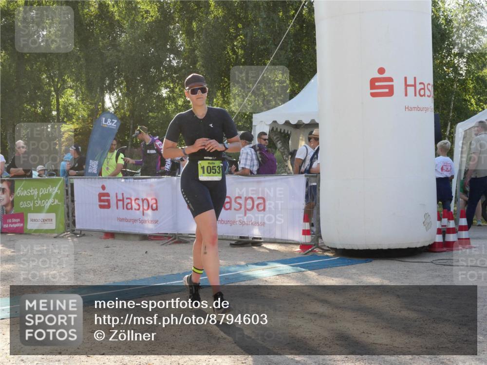 07.09.2025 - 19. Norderstedt Triathlon Zöllner http://msf.ph/oto/8794603 07.09.2025 16:49:24 Ziel 1053, 1551, 1588 meine-sportfotos.de