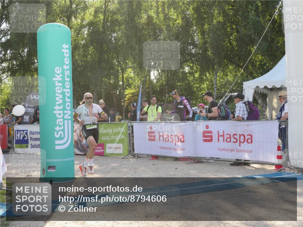07.09.2025 - 19. Norderstedt Triathlon Zöllner http://msf.ph/oto/8794606 07.09.2025 16:49:27 Ziel 387, 1053, 1588 meine-sportfotos.de